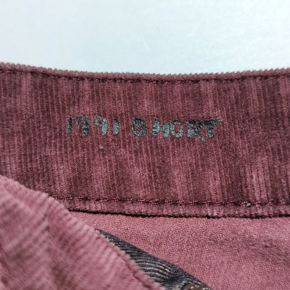 Volcom Classic Retro Mid Rise Featherwale Corduroy Yae Shorts Faded Burgundy 3 - Picture 5 of 13